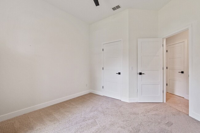 Building Photo - Beautiful 3/3 Pool Home in Gated Community W/ Lake Access