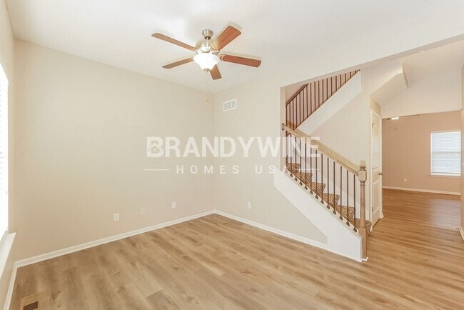 Building Photo - Apply Now! 4BED 3BATH