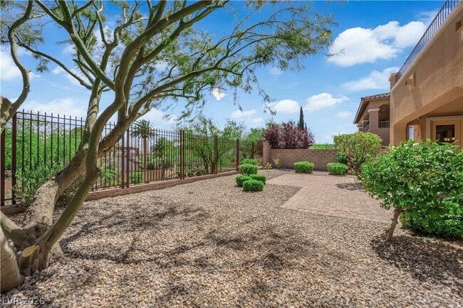 Building Photo - 608 Highland Bluff Way