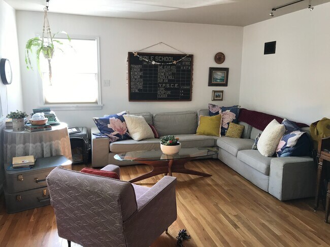 Building Photo - 411 W Arthur St