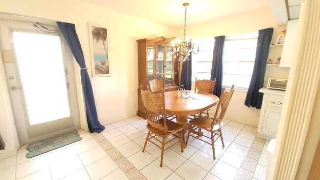 Primary Photo - 147 Bedford F