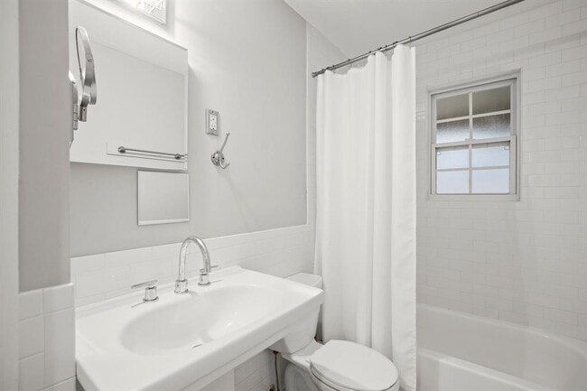 Building Photo - 3307 Garden Villa Ln