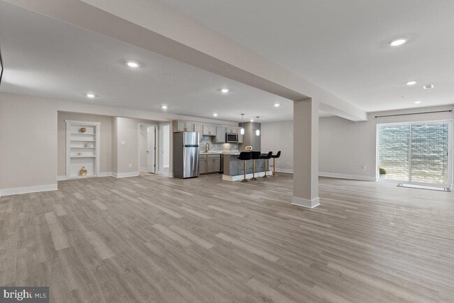 Building Photo - 5684 Lewis Carroll Dr
