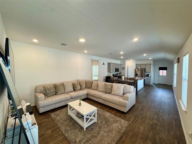 Building Photo - 120 Gerasa Dr