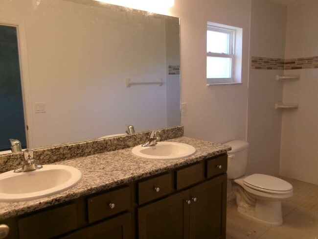 Building Photo - CENTRALLY LOCATED