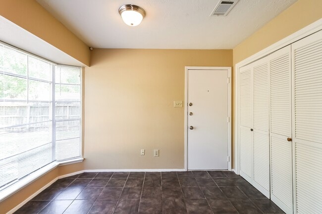 Building Photo - 13427 Boonway Dr