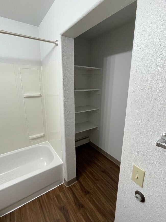 Building Photo - 1 Bedroom 1 Bathroom unit located in Wasilla!