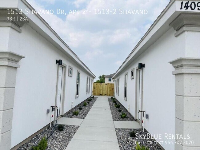 Building Photo - 1513 Shavano Dr