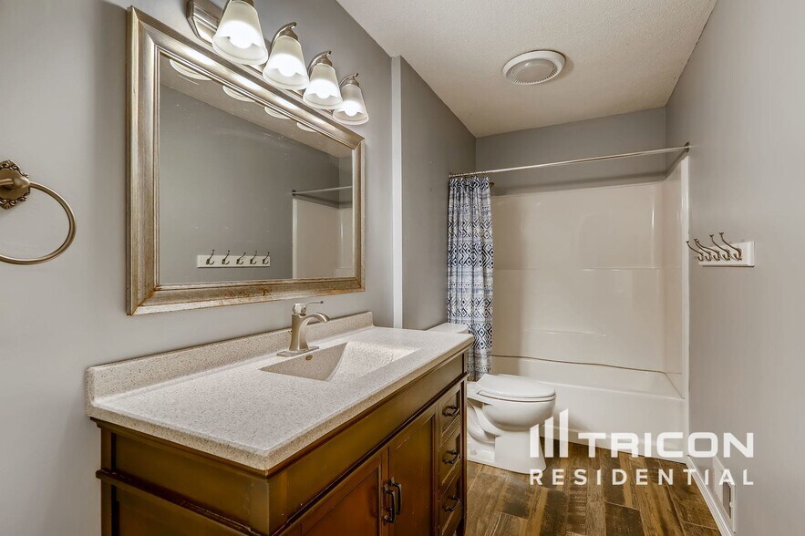Building Photo - 3409 Brookview Dr