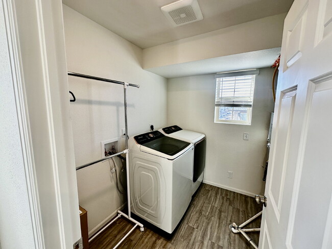 Building Photo - "Charming and spacious 3-Bed Sanctuary with 2.5 Baths the Reunion Community in Commerce City!"