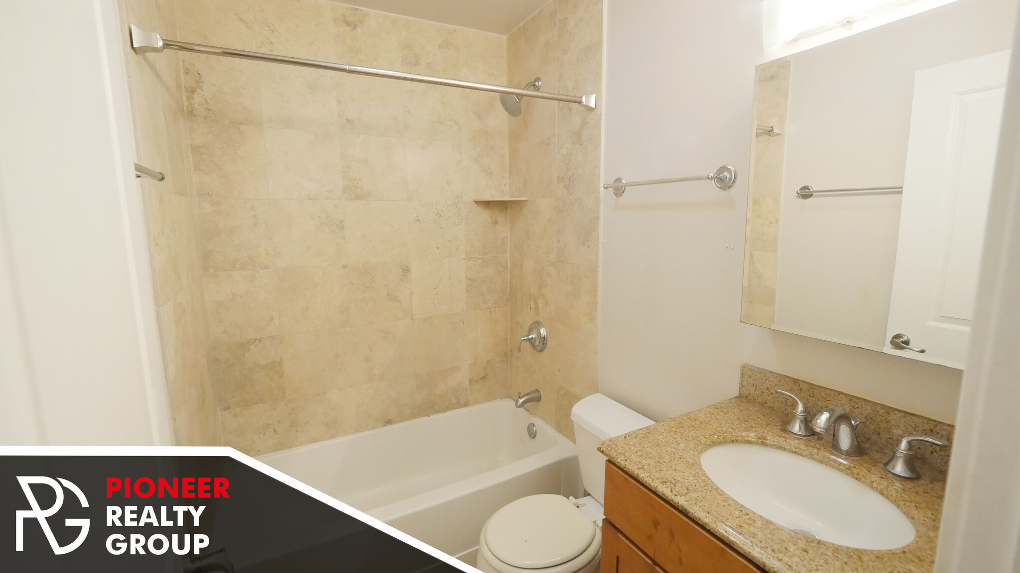 Building Photo - 643 W Wrightwood Ave