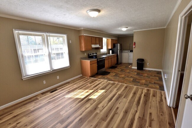 Building Photo - 112 Daniels Ave