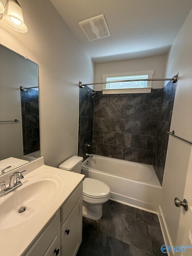 Building Photo - 22 Desert Oak Ct SW
