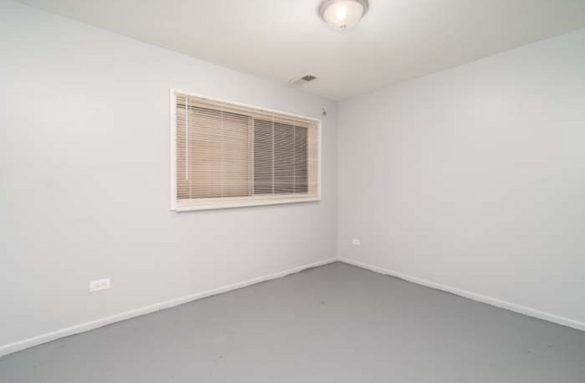 Building Photo - 13223 S Rhodes Ave