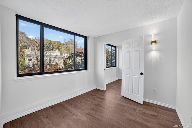 Building Photo - 25 Rockledge Ave