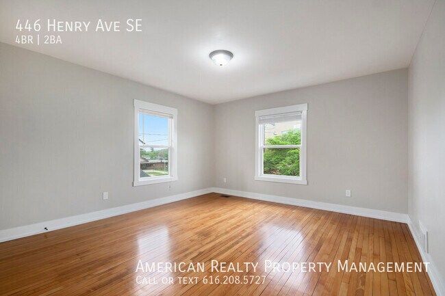 Building Photo - 446 Henry Ave SE