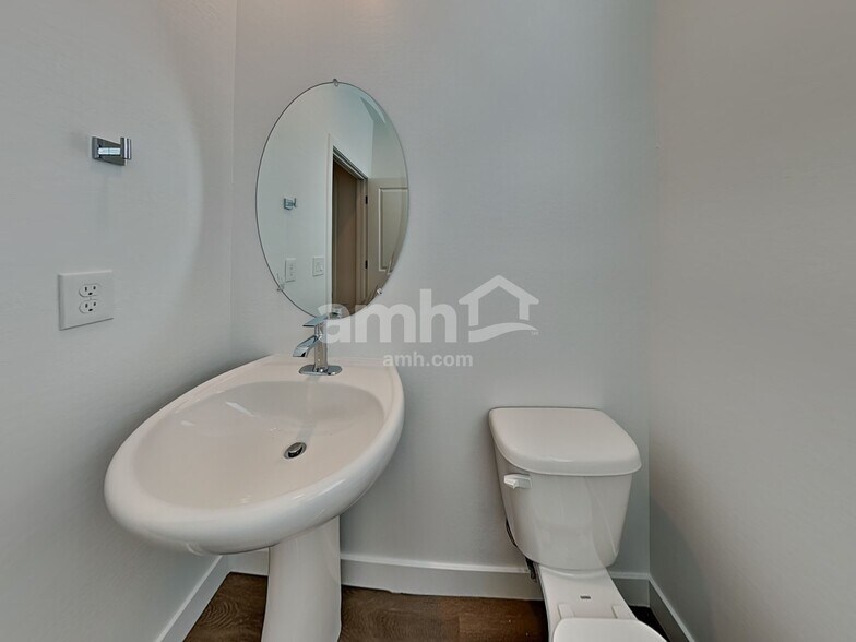 Building Photo - 9757 W Luxton Ln