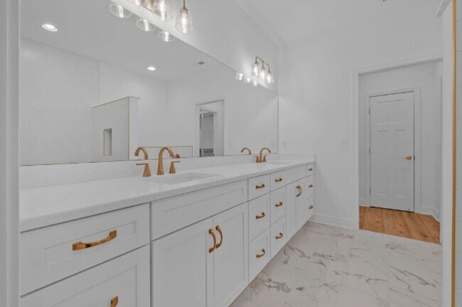 Building Photo - FOR LEASE - NEW BUILD TOWNHOME LOCATED IN ...