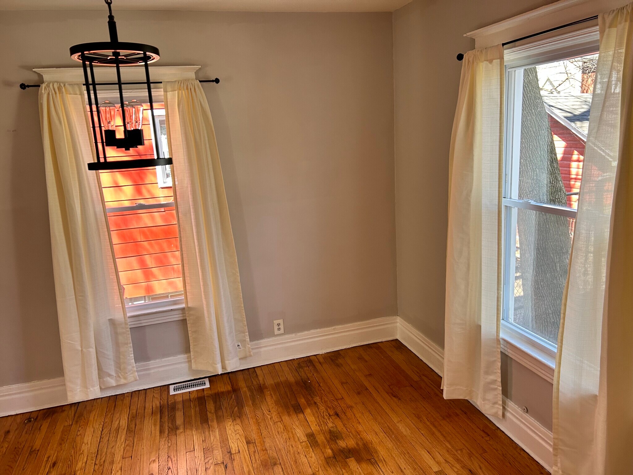 Building Photo - 16 Goebel Place