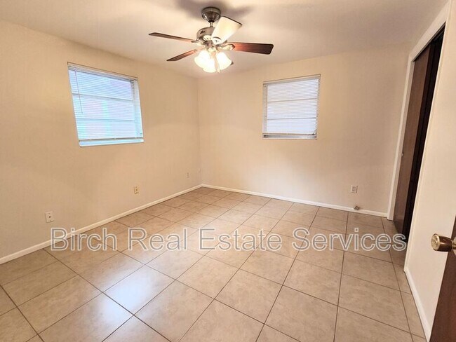 Building Photo - 2552 Chancery Dr