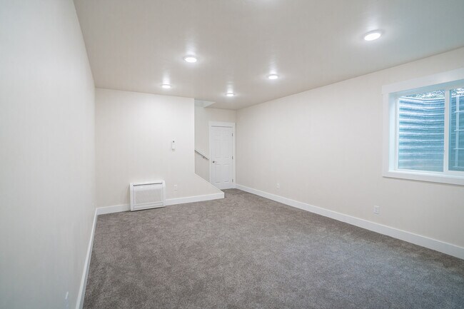 Building Photo - 544 K St