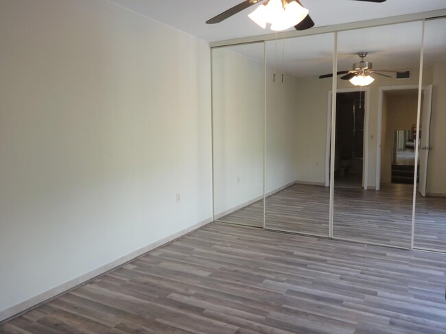 Building Photo - 2425 24th Ct