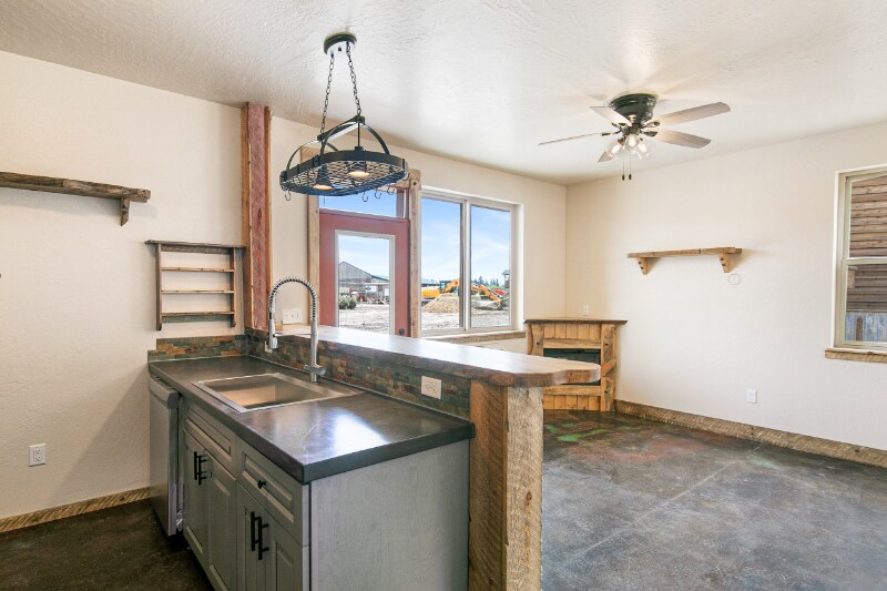 Building Photo - 6244-6243 Three Needles Ln