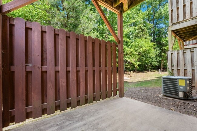 Building Photo - Stunning 3 Story Townhome in South Durham!