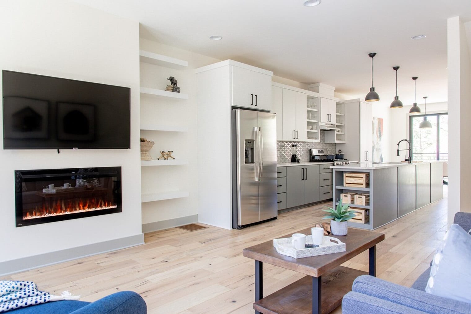 Building Photo - 305 NE B St