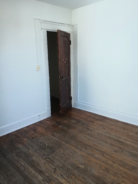 Building Photo - 33 Elmwood Ave