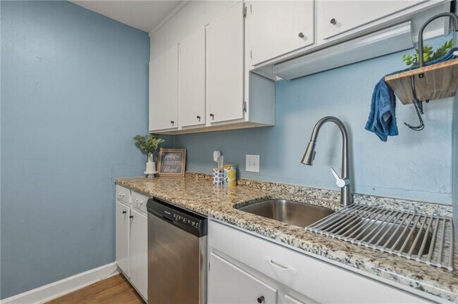 Building Photo - 337 Riverbend Dr