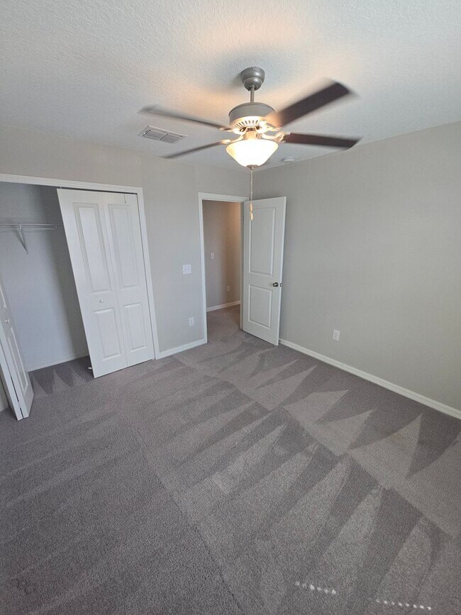 Building Photo - Gorgeous 5-Bedroom, 2.5-Bathroom Home in Riverview