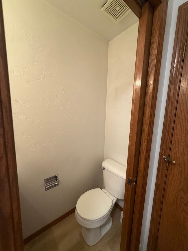 Building Photo - 600-602 Mollies Way