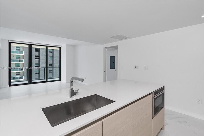 Building Photo - 1300 S Miami Ave