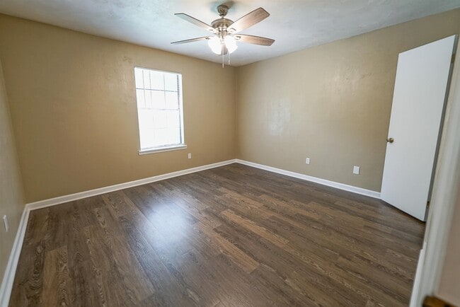 Building Photo - 2380 Hartsfield Way