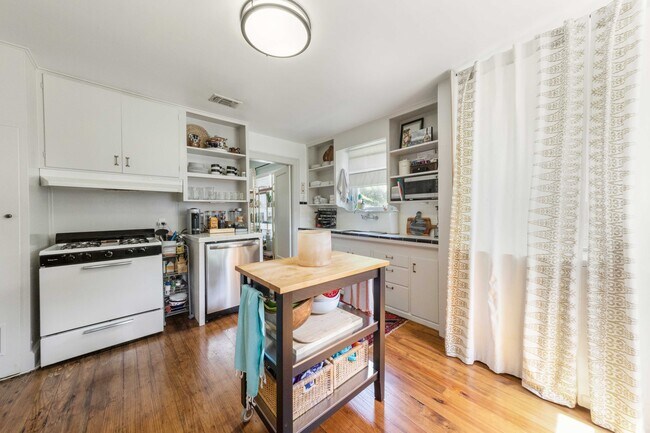 Building Photo - 4805 Avenue F