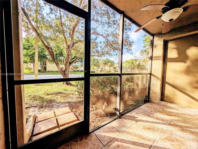 Building Photo - 310 Lakeview Dr