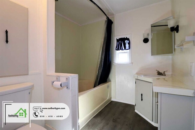 Building Photo - 3466 Shirley St