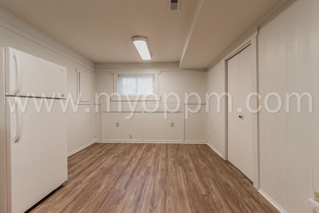 Building Photo - Gorgeous 3 Bedroom / 1 Bathroom Duplex | Gretna