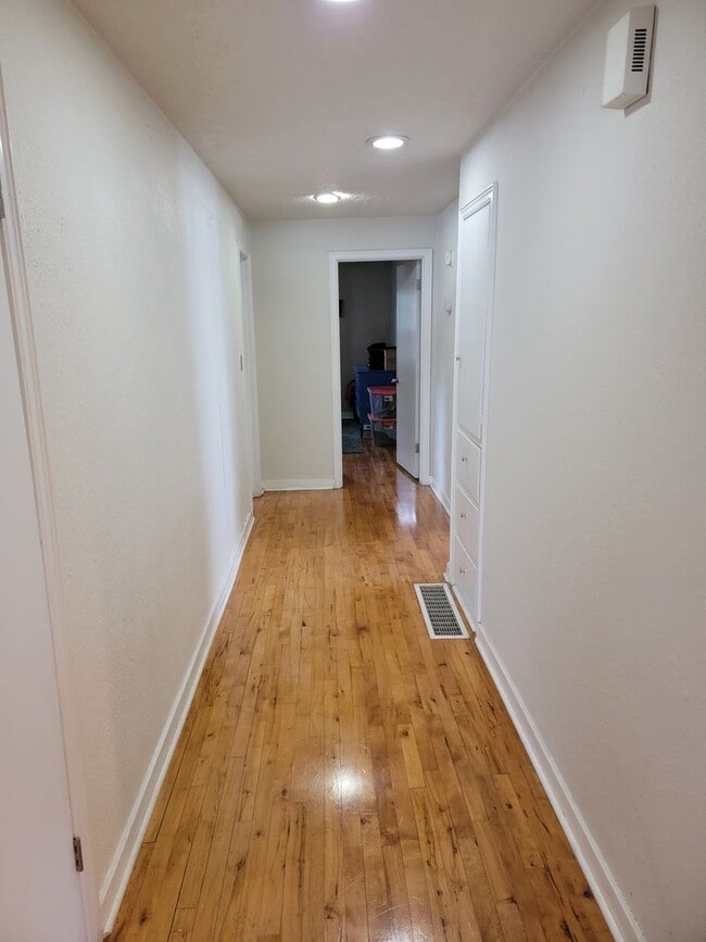 Building Photo - Beautiful 5 Bed, 2 Bath Single-Family House with Large Fenced Backyard Close to OSU!