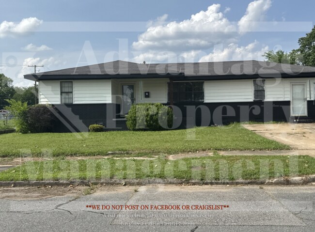 Primary Photo - 820 W 16th St