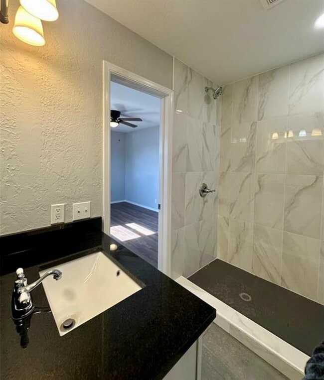 Building Photo - 424 W Oklahoma