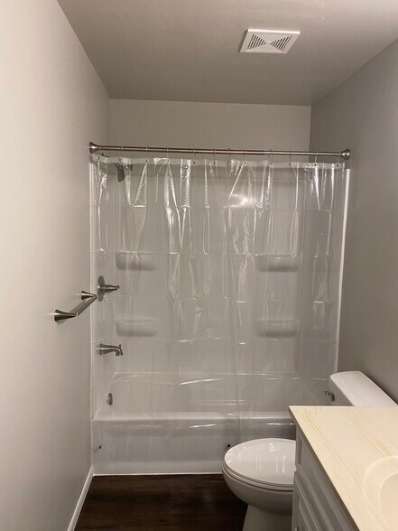 Building Photo - 5671 Williamsburg Way