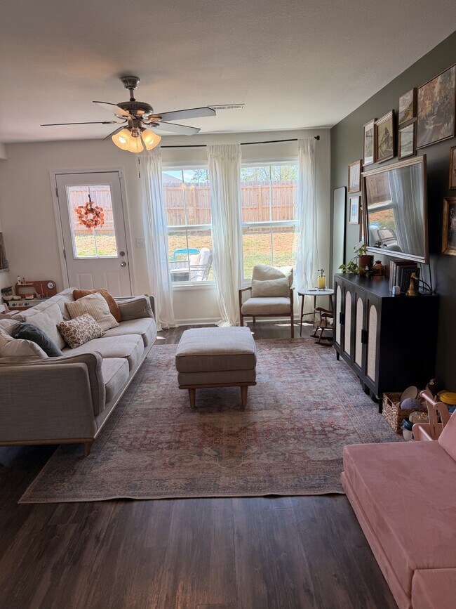 Building Photo - 136 Quarry Rdg Rd