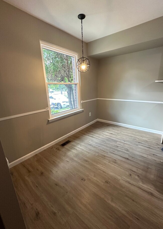 Breakfast area in kitchen - 887 Williams Pl
