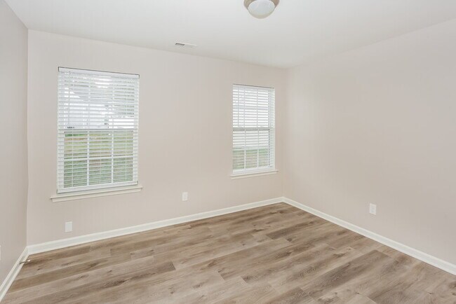 Building Photo - 926 Ramsgate Dr SW