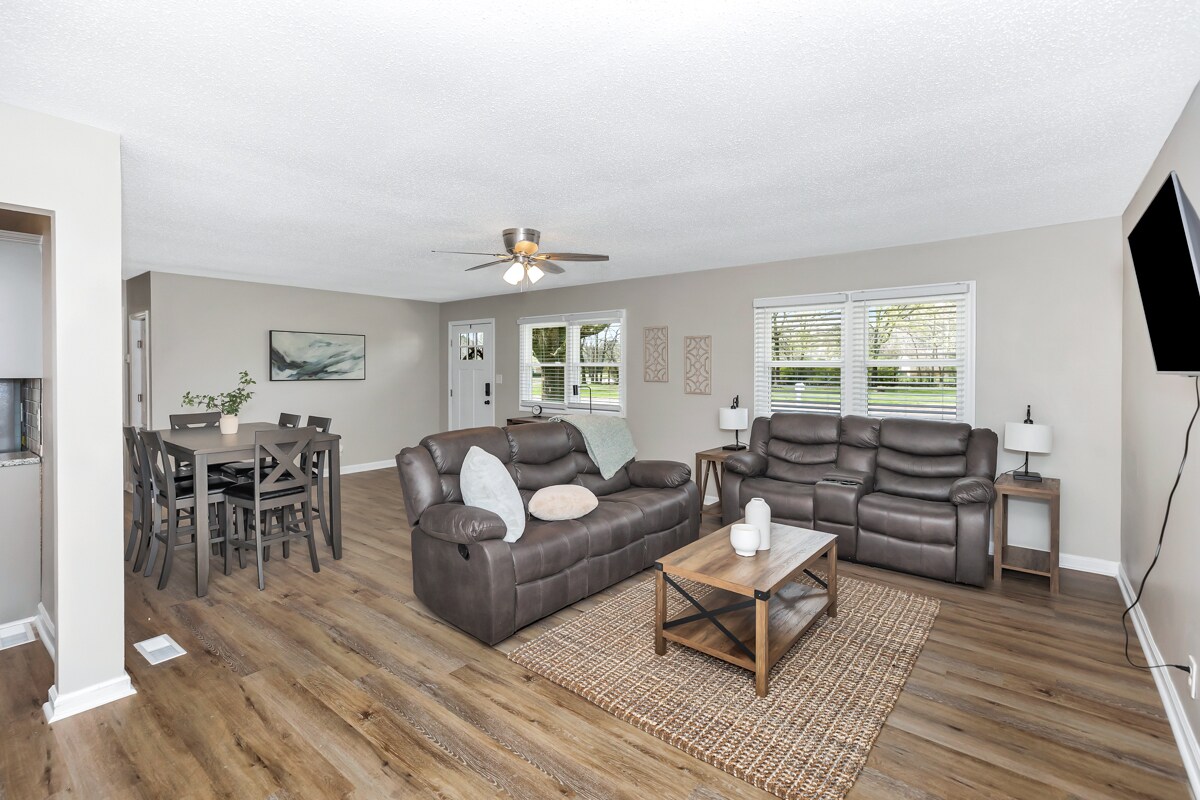 Building Photo - 2406 Shady Lane Dr NW