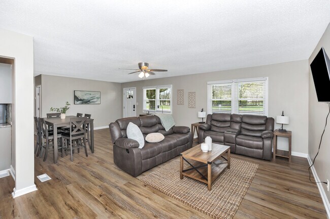 Building Photo - 2406 Shady Lane Dr NW