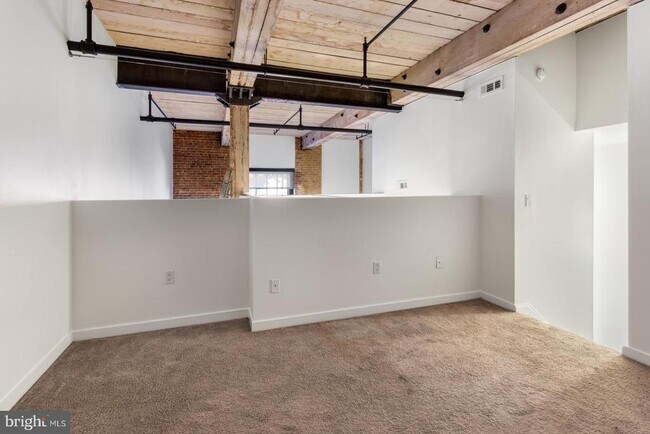 Building Photo - 303 Vine St