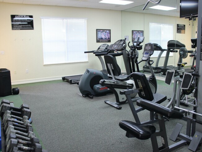 Building Photo - 5681 Bentgrass Dr